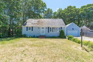36 Nyes Ln, Acushnet, MA 02743