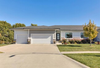 2341 Scenic Valley Dr, West Des Moines, IA 50265