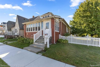 823 Saint John St, Wyandotte, MI 48192
