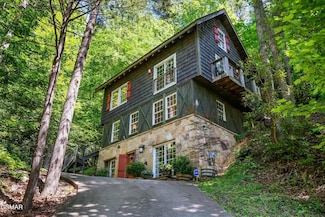 345 Gatlin Dr, Gatlinburg, TN 37738