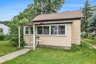 204 Clinton St, Dowagiac, MI 49047
