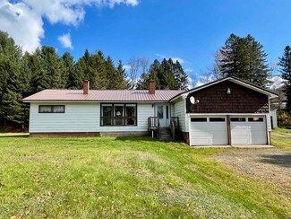 3 Laflamme's Trailer Park Dr, Stewartstown, NH 03576