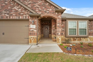 10423 Twisting Springs Dr, Aubrey, TX 76227