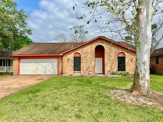 2 Shallowbrook St, Angleton, TX 77515