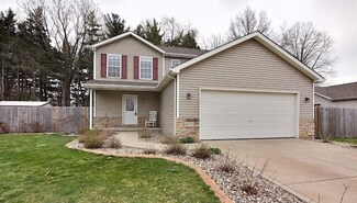 1215 Stanley St, Chesterton, IN 46304