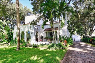 850 Royal Palm Place, Vero Beach, FL 32960