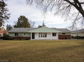218 Cedar Brook Ln, Sandusky, OH 44870