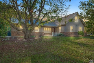 5719 SW 27th St, Topeka, KS 66614