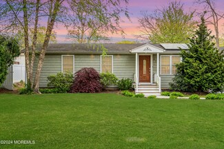 65 Flipper Ave, Manahawkin, NJ 08050