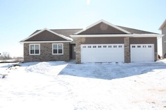 4438 Memorial Cir, Windsor, WI 53598
