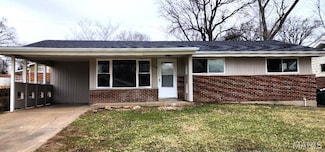 9815 Portage Dr, Saint Louis, MO 63136