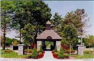 8018 Bridle Path Ct, Grand Blanc, MI 48439
