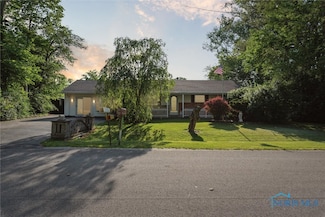 1316 N Maramor Dr, Genoa, OH 43430