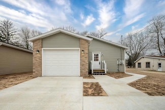 308 Hillview St, Buchanan, MI 49107