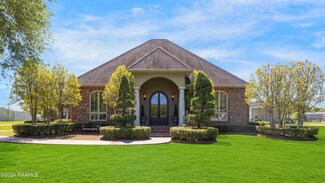 2015 Blue Haven Dr, New Iberia, LA 70563