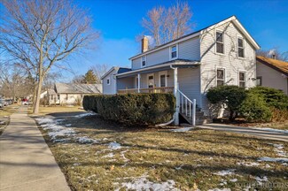947 Charles St, Aurora, IL 60506