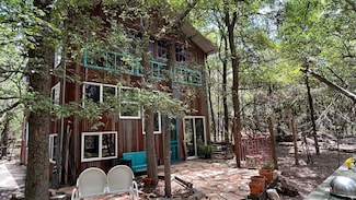 907 Deertrail Dr, San Marcos, TX 78666