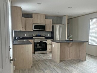 14876 Washington Rd Unit 129, West Burlington, IA 52655