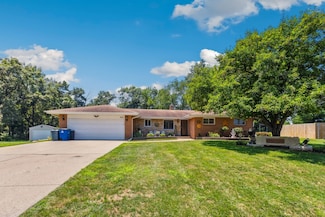 1934 Philip Dr, Dixon, IL 61021