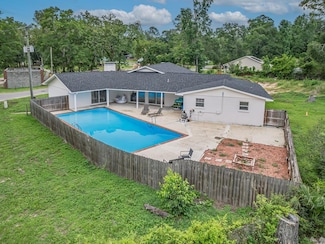 27 Hickory Ave, Crawfordville, FL 32327