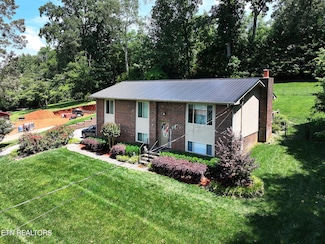 628 Greenwich Dr, Maryville, TN 37803