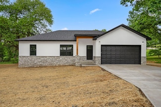 806 Iris Ave, Crane, MO 65633