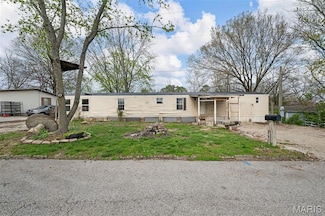 817 Pine Ridge Dr, Fenton, MO 63026