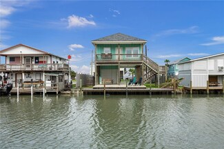 70 Belaire Dr, Rockport, TX 78382