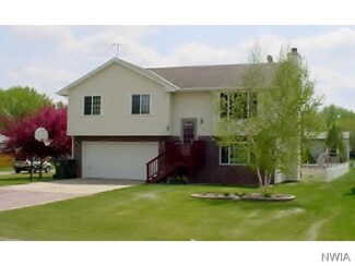 1102 Locust St, Dakota City, NE 68731