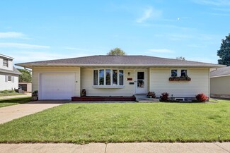 406 N 6th St, Lake City, MN 55041