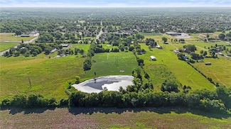 3850 Doc Henry Rd, Lee's Summit, MO 64082