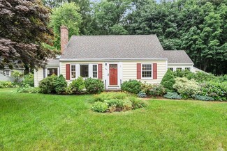 34 Houlton St, Bedford, MA 01730