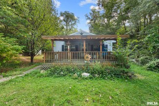 35261 N Middle Grove Rd, Farmington, IL 61531