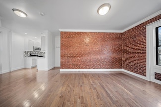 21-06 35th St Unit 3E, Astoria, NY 11105