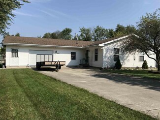 631 E Franklin St, Berne, IN 46711