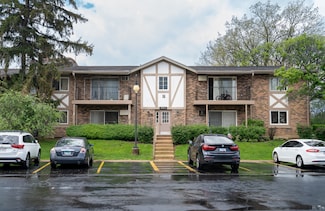 9S220 Lake Dr Unit 16-201, Willowbrook, IL 60527