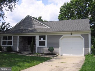 16 Oleander Ct, Mount Laurel, NJ 08054