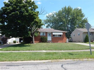 6405 Stonecrest Dr, Brookpark, OH 44142