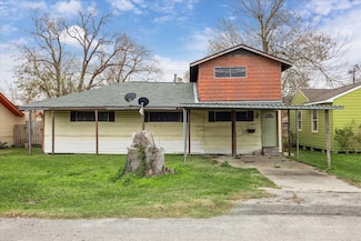 518 S Kansas St, La Porte, TX 77571