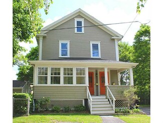 10 Taylor St, Warren, RI 02885