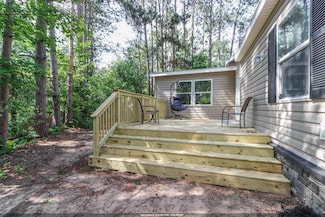 N1391 Mcallister Rd, Waupaca, WI 54981