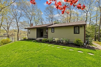 10 Quamhassett Rd, Buzzards Bay, MA 02532