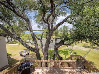 1048 Parkview Dr, Canyon Lake, TX 78133