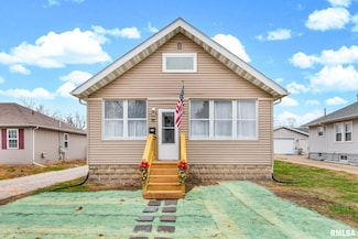 805 Mary St, Pekin, IL 61554