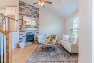 16721 Pinehurst Dr, Bonner Springs, KS 66012