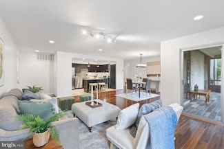 1 Stonehenge Cir Unit 14, Pikesville, MD 21208