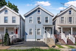 95 Hamilton St, East Orange, NJ 07017