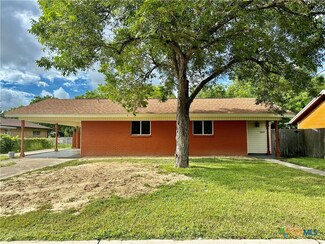 1805 Glendale St, Victoria, TX 77901