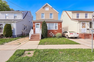 105 Pilgrim Place, Valley Stream, NY 11580
