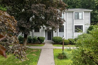 55 Staffordshire Ln Unit B, Concord, MA 01742